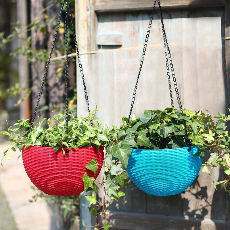Hanging self-watering flowerpot in a modern design, perfect for indoor plant decoration.