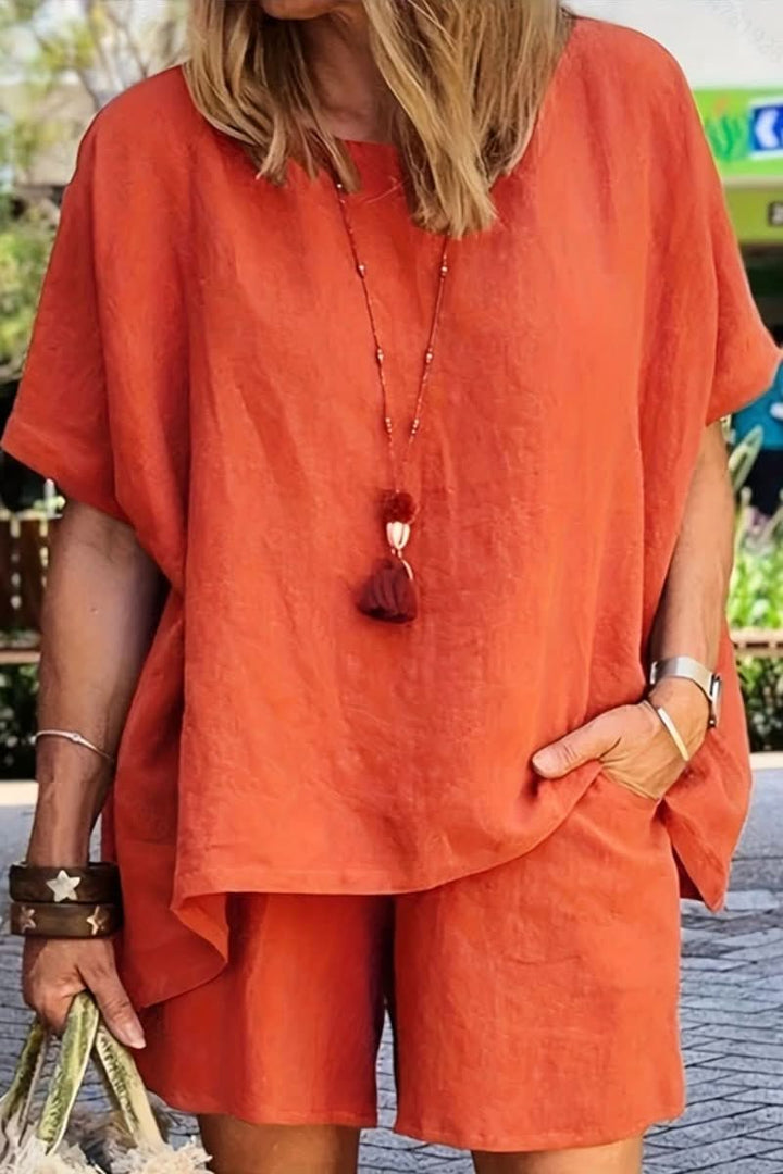 Coordinated two-piece women's summer outfit: relaxed top & shorts for ultimate comfort and casual wear.
