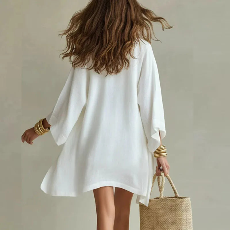 Stylish women's 3-piece set: breezy kimono, camisole, and comfy drawstring shorts. Ideal for beach or summer.