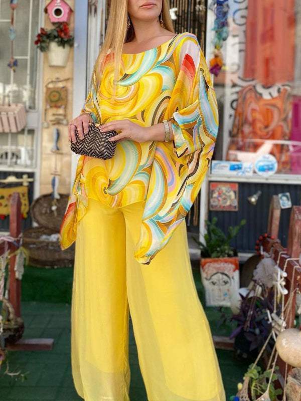Comfortable women's abstract print batwing top paired with wide-leg pants. A chic two-piece outfit for summer.
