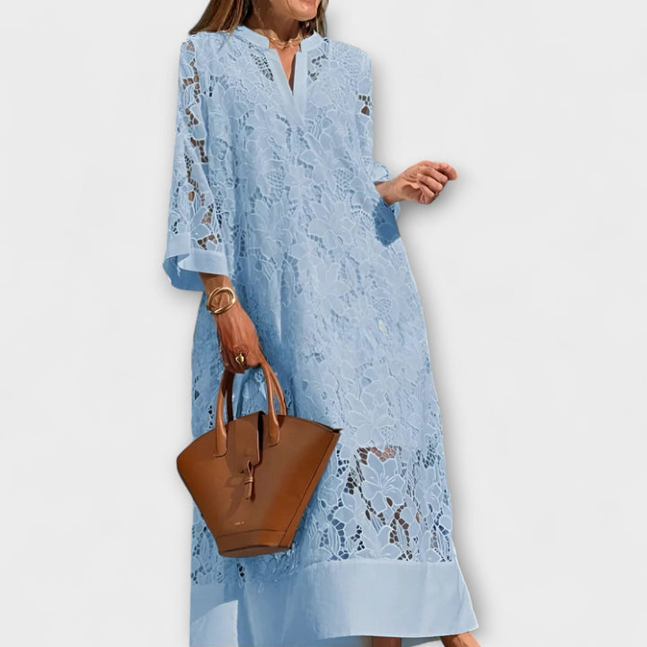 Chic women's abstract print summer dress. Vibrant design, short sleeve. Perfect for warm weather comfort.