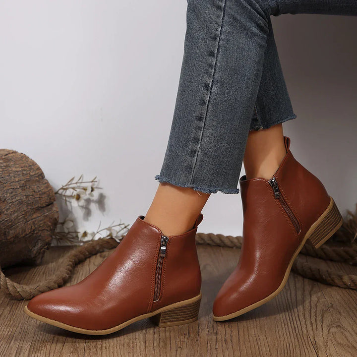 Women's ankle boots in a versatile casual style with side zipper, suitable for spring and summer looks