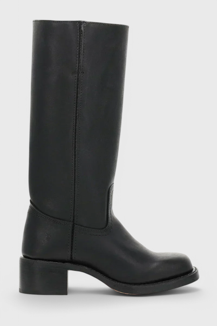 Formal knee-high leather boots for women, featuring a timeless design and comfortable heel.