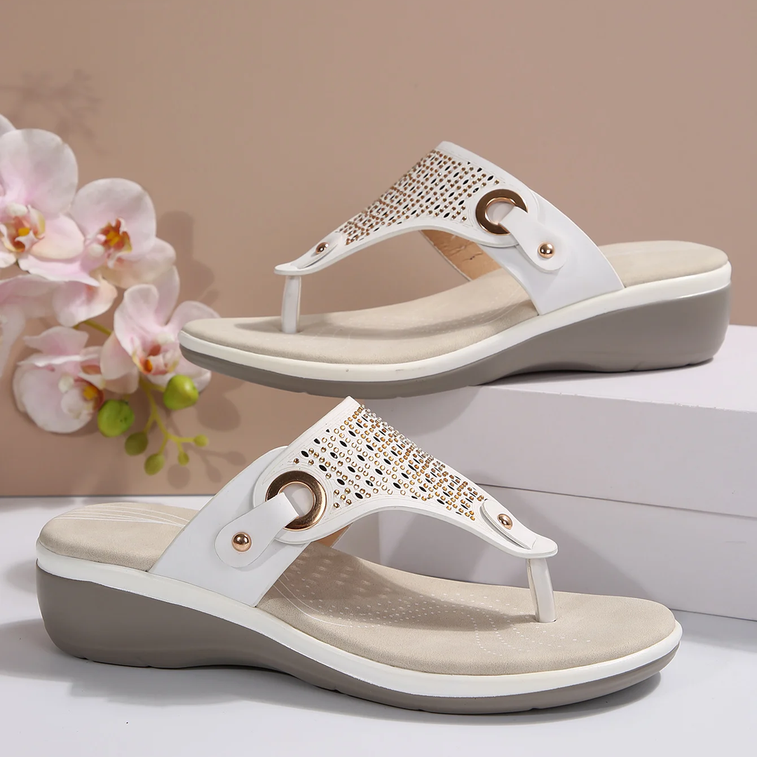 Close-up of the cushioned footbed in women's orthopedic comfort sandals