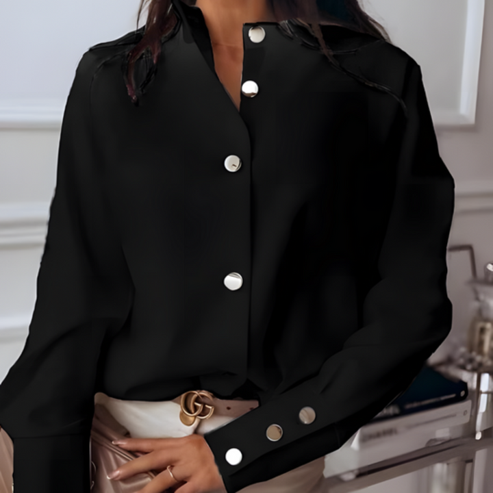 Stylish white women's quilted button-down shirt with long sleeves. Casual yet versatile for everyday outfits.