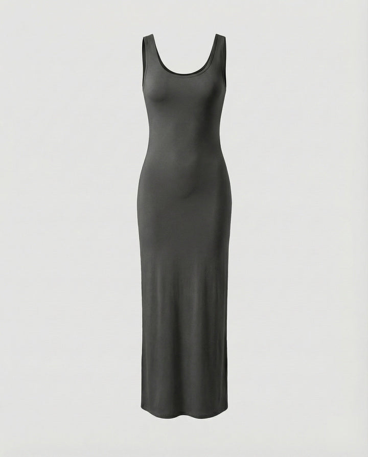 Versatile women's bodycon maxi dress with scoop neck & sleeveless style, great for day or evening looks.