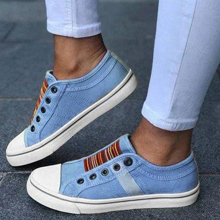 Stylish women's green slip-on low-top sneakers, comfortable and versatile for casual outings