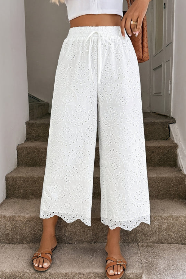 Stylish women's bohemian cropped pants. Relaxed fit for casual summer fashion, great for beach days & vacation outfits.