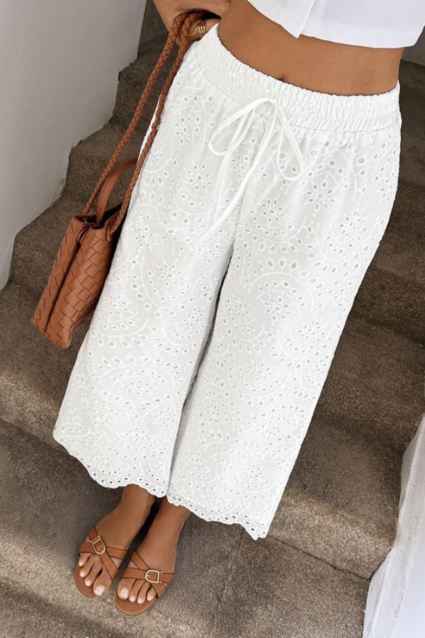Bohemian cropped pants for women, a must-have for summer fashion. Ideal vacation wear & casual bottoms for warm weather.