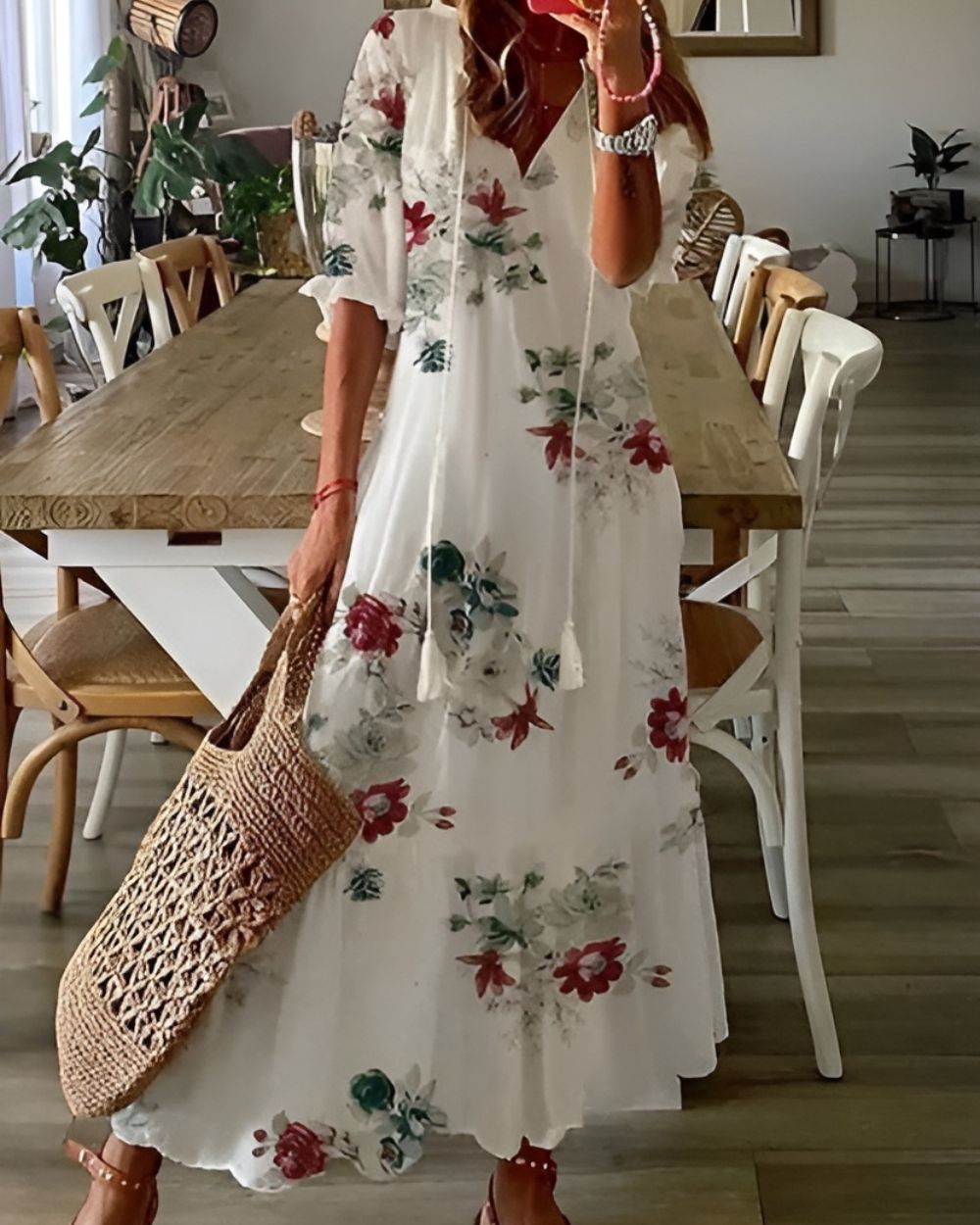 Stylish women's bohemian midi dress, flowing and comfortable with adjustable straps for summer.