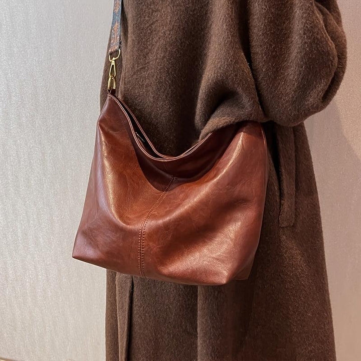 Bohemian women's shoulder bag, faux leather, with a distinctive and colorful patterned strap.