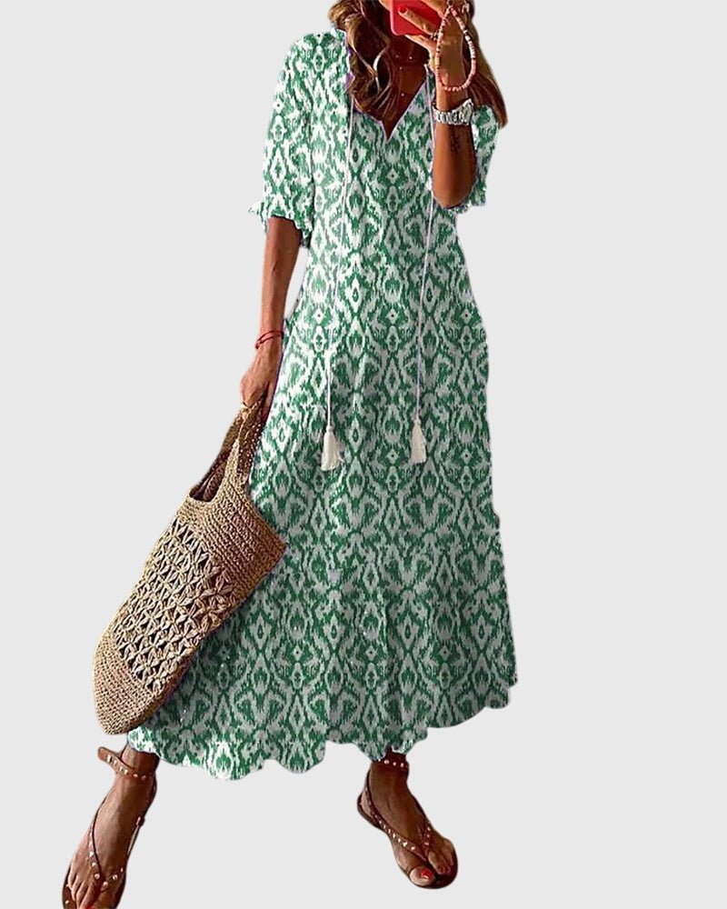 Comfortable women's boho maxi dress with vintage flair, ideal for casual summer days.