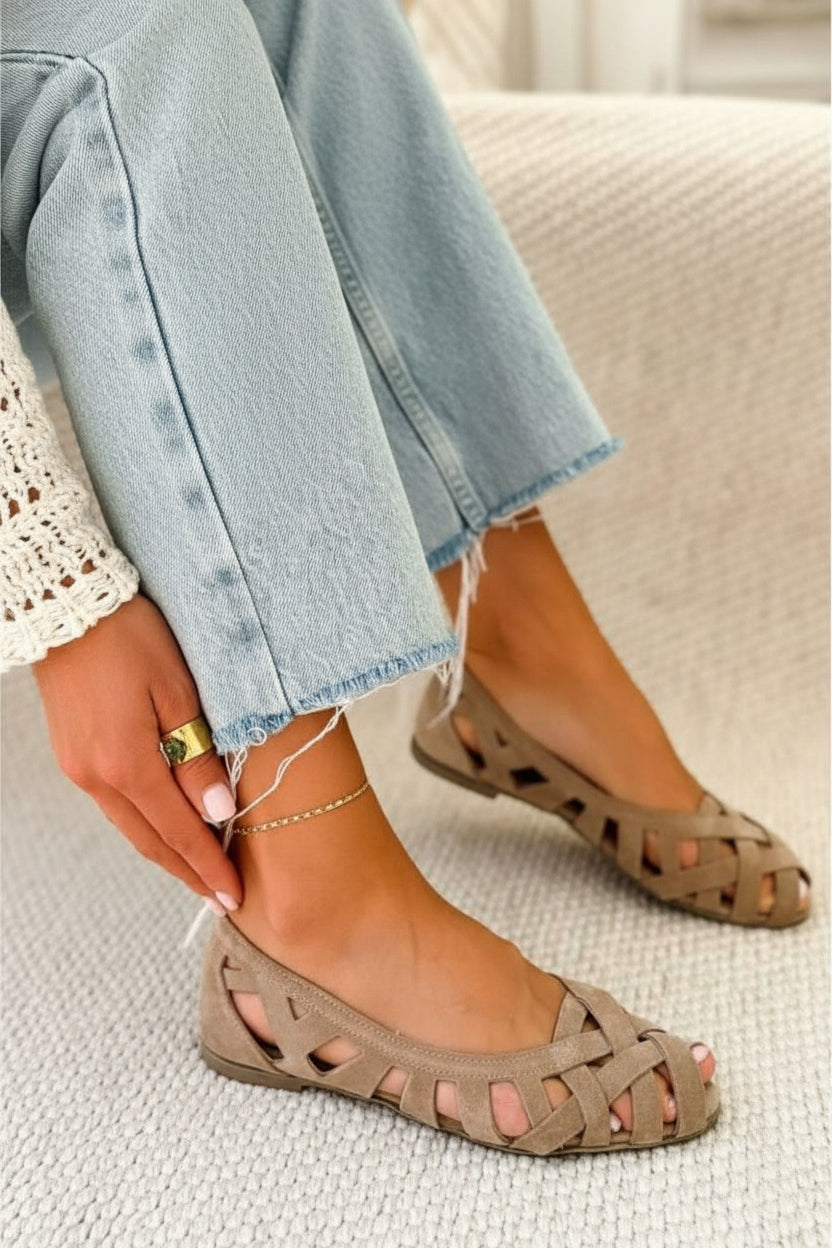 Women's braided crossover strap sandals, perfect for all-day comfort & summer style.