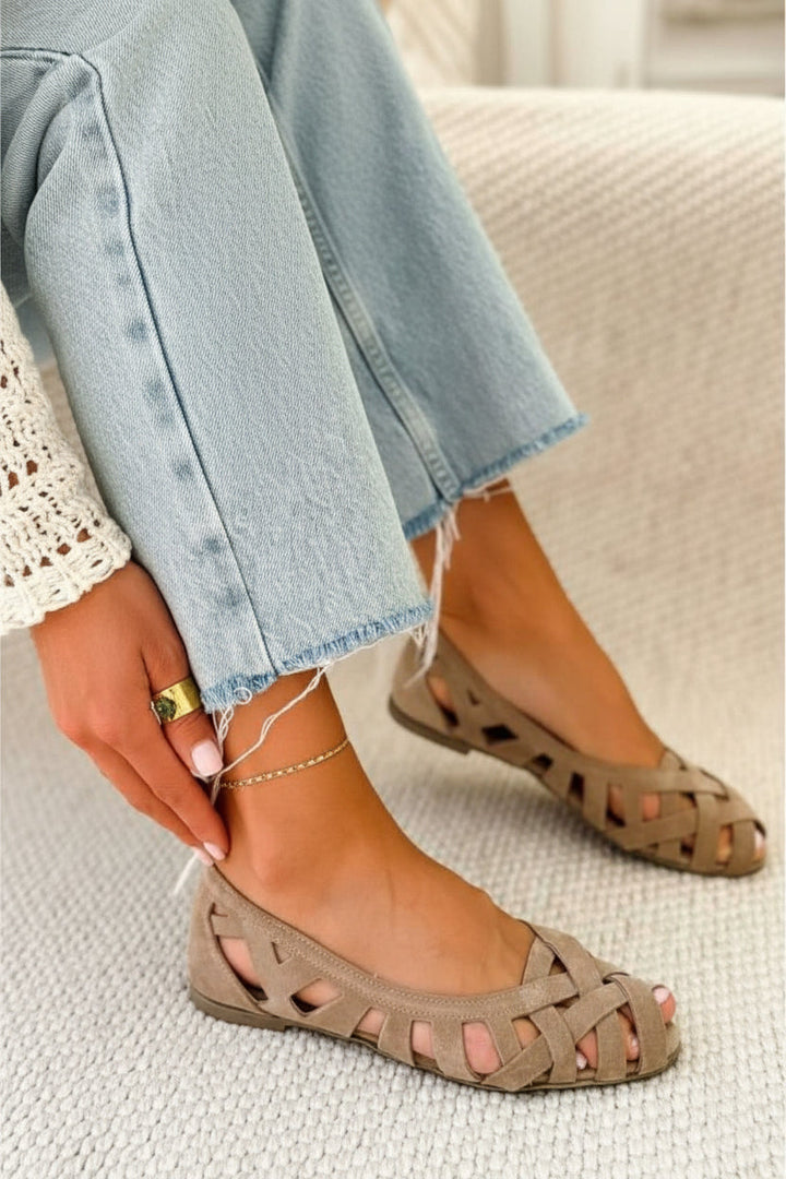 Women's braided crossover strap sandals, perfect for all-day comfort & summer style.