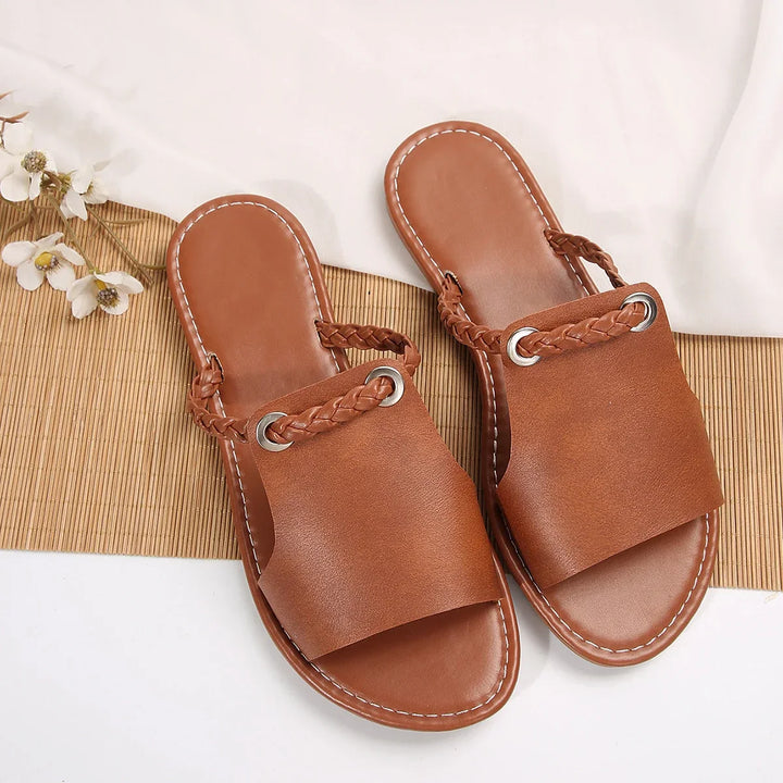 Fashionable women's flat braided thong sandals, suitable for various outfits