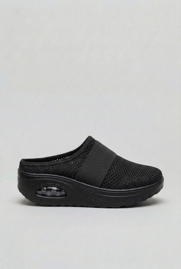 Summer-ready women's mules: breathable, slip-on, and an air cushion sole for comfort.