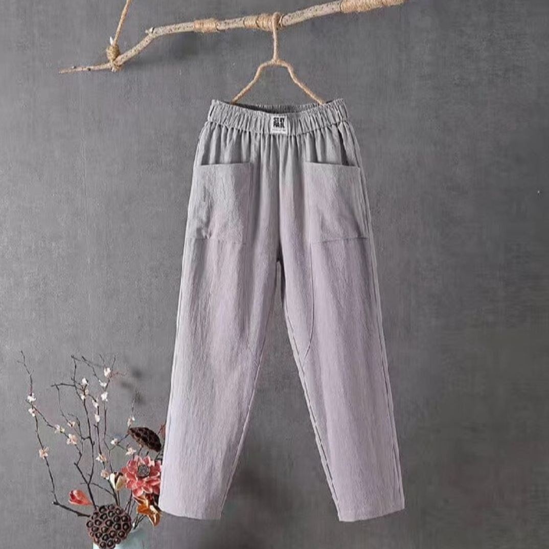 Comfortable women's summer pants, high-waist pull-on style, perfect for everyday wear or vacation casual outfits.