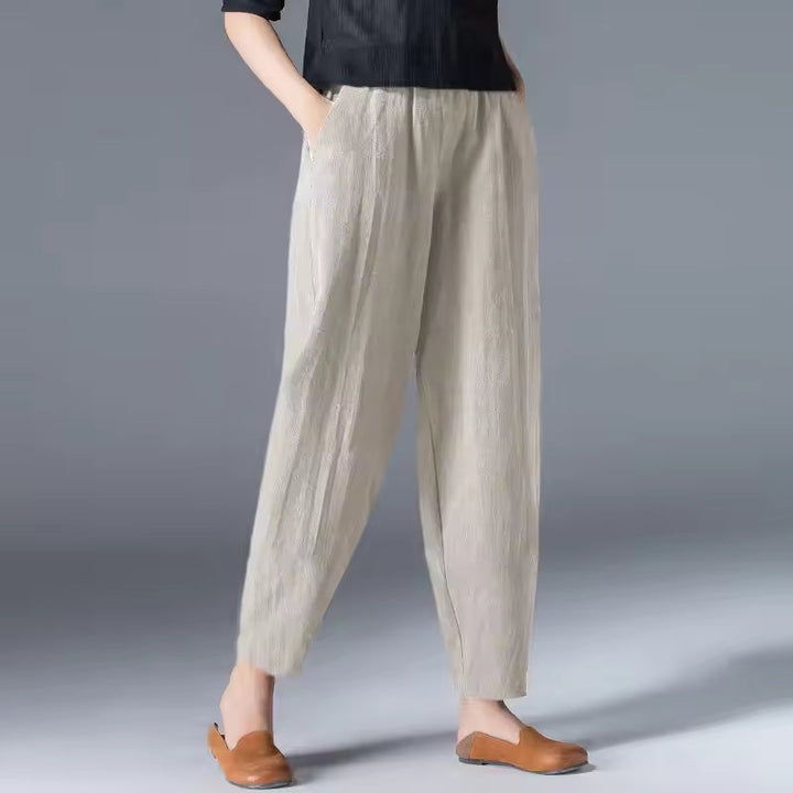 Breathable ankle-length women's trousers for summer, featuring a relaxed fit for effortless style.