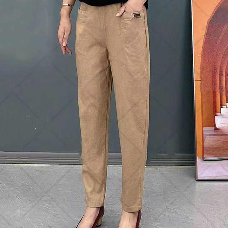 Soft cotton women's cropped pants with an elastic waist, offering a relaxed and loose fit