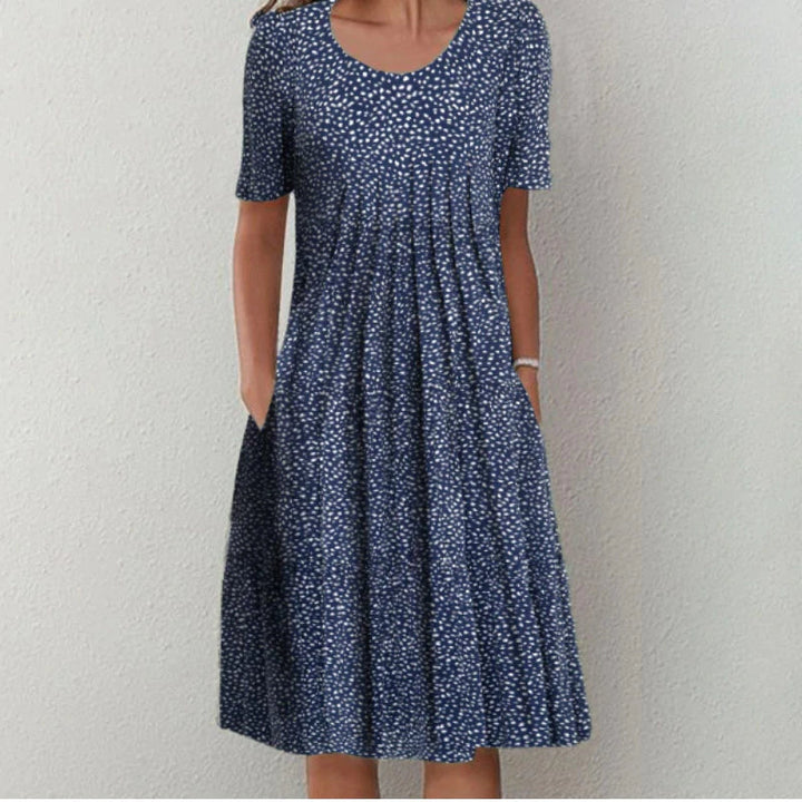 Stylish women's floral pocket dress with short sleeves for a comfortable, casual and elegant spring look.
