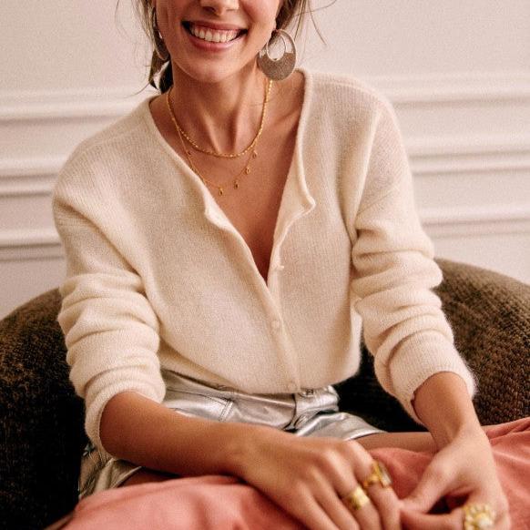 Women's casual long sleeve knit winter cardigan, cozy button-front design, perfect for layering.