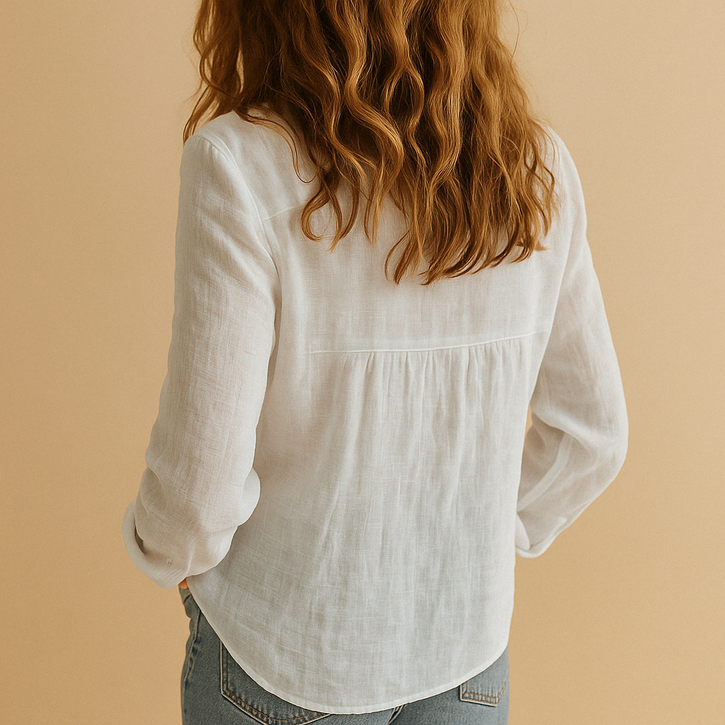 Versatile women's loose top, great for effortless spring fashion, autumn wear, and everyday comfort.