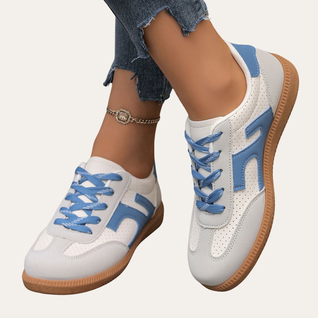 Comfortable women's low top sneakers in a versatile style, ideal for casual outfits and daily activities