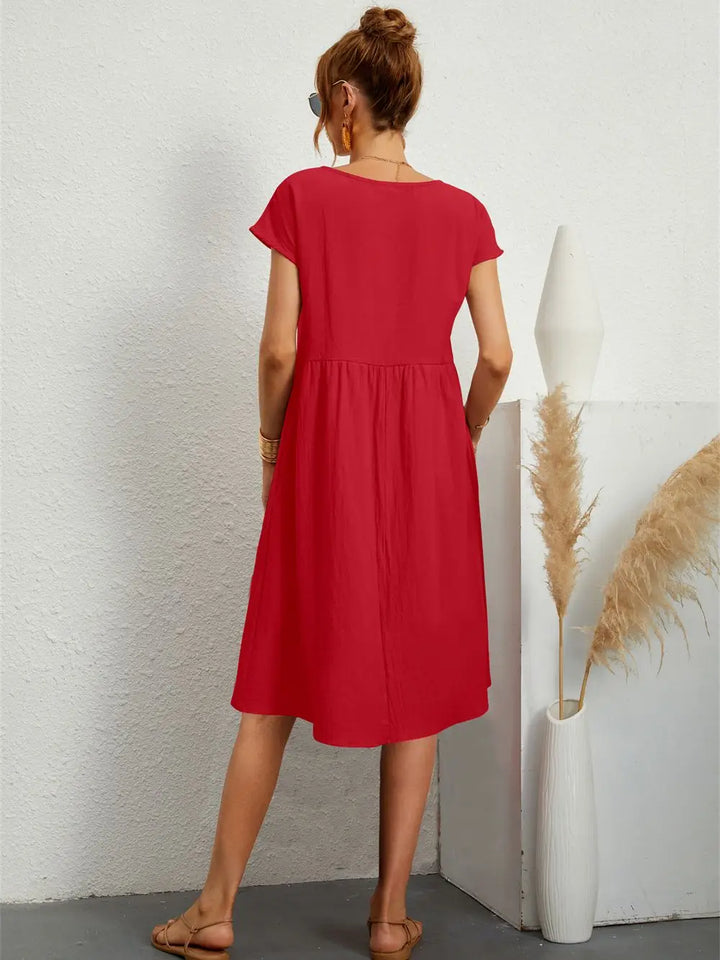 Comfortable women's tiered midi dress with pockets. Versatile short sleeve for spring/summer.