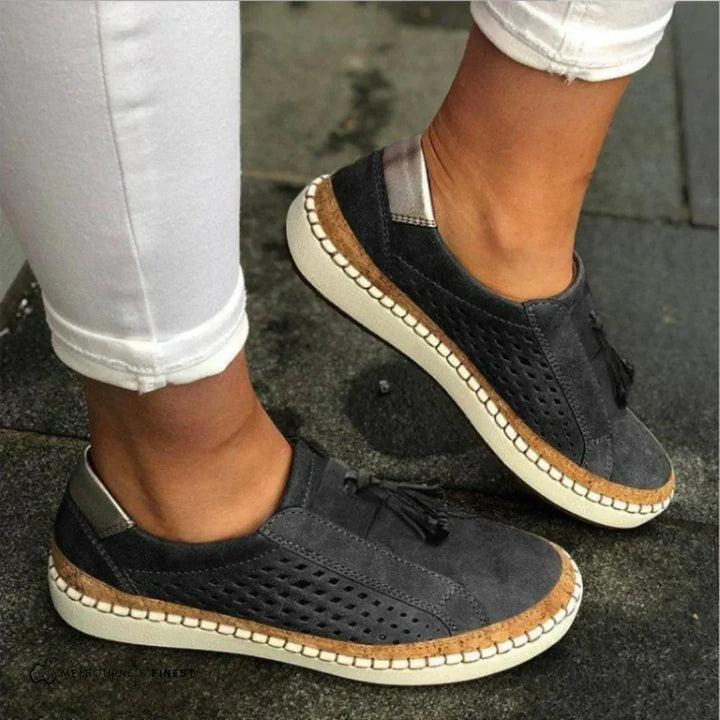 Casual women's slip-on shoes, versatile loafers. Great for comfortable everyday wear and spring outfits.
