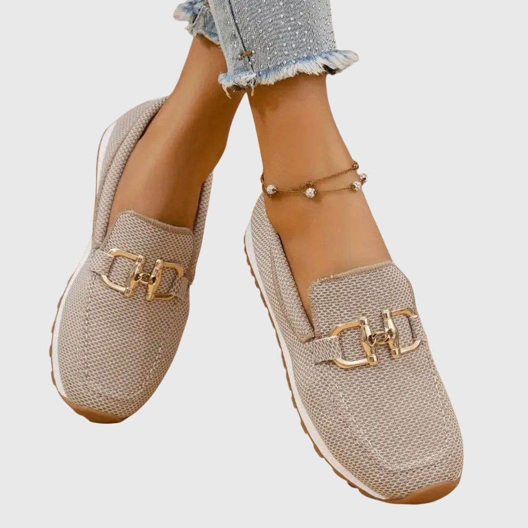 Comfortable women's flat slip-on loafers, ideal for everyday wear during warm seasons.