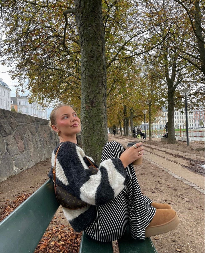 Everyday women's casual pants, striped design with a comfortable relaxed fit for spring.