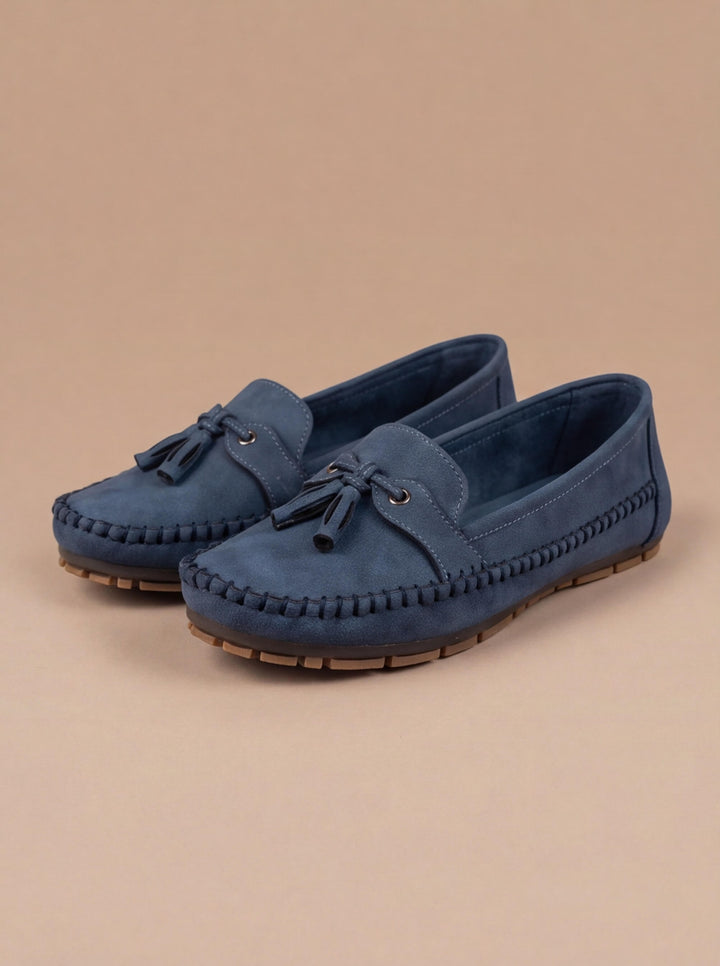 Women's casual tassel moccasin loafers in a classic style, perfect for comfortable everyday wear.