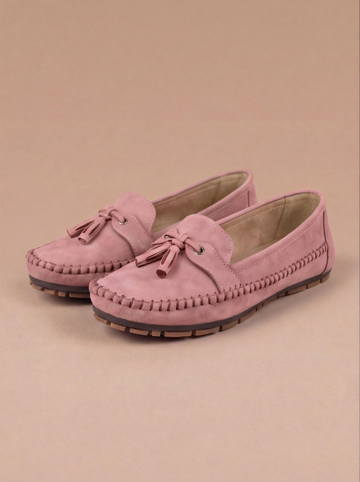 Effortless style with women's comfortable tassel moccasin loafers, perfect versatile flat shoes.