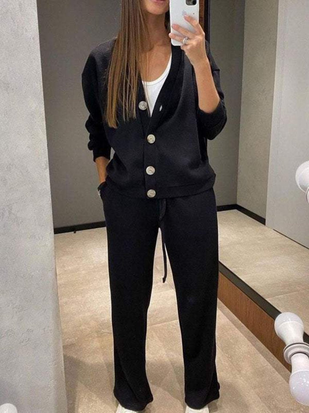 Comfortable women's two-piece set featuring a soft cardigan and relaxed drawstring pants for casual wear.