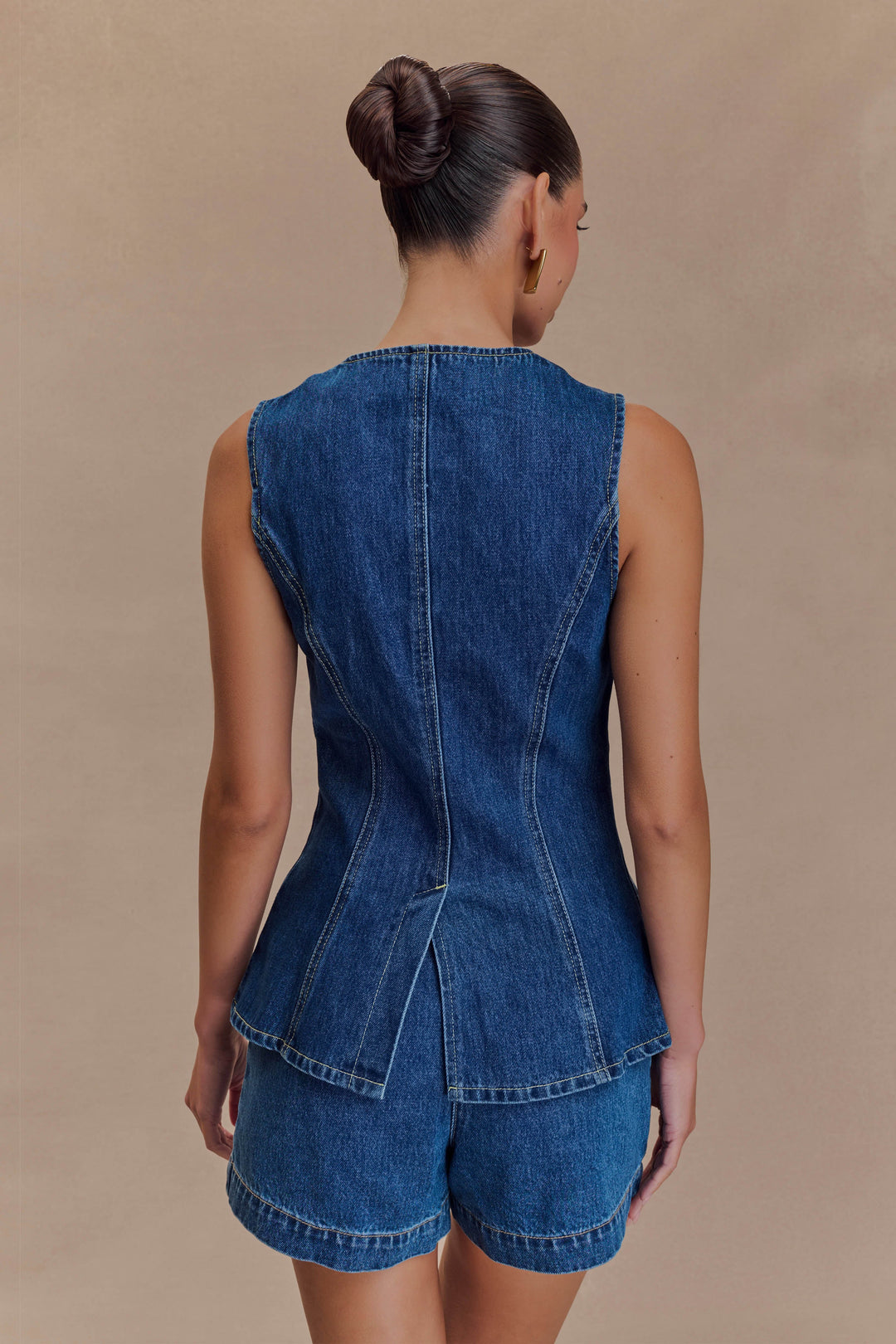 Comfortable women's blue denim two-piece set, a chic & trendy casual outfit for everyday style.
