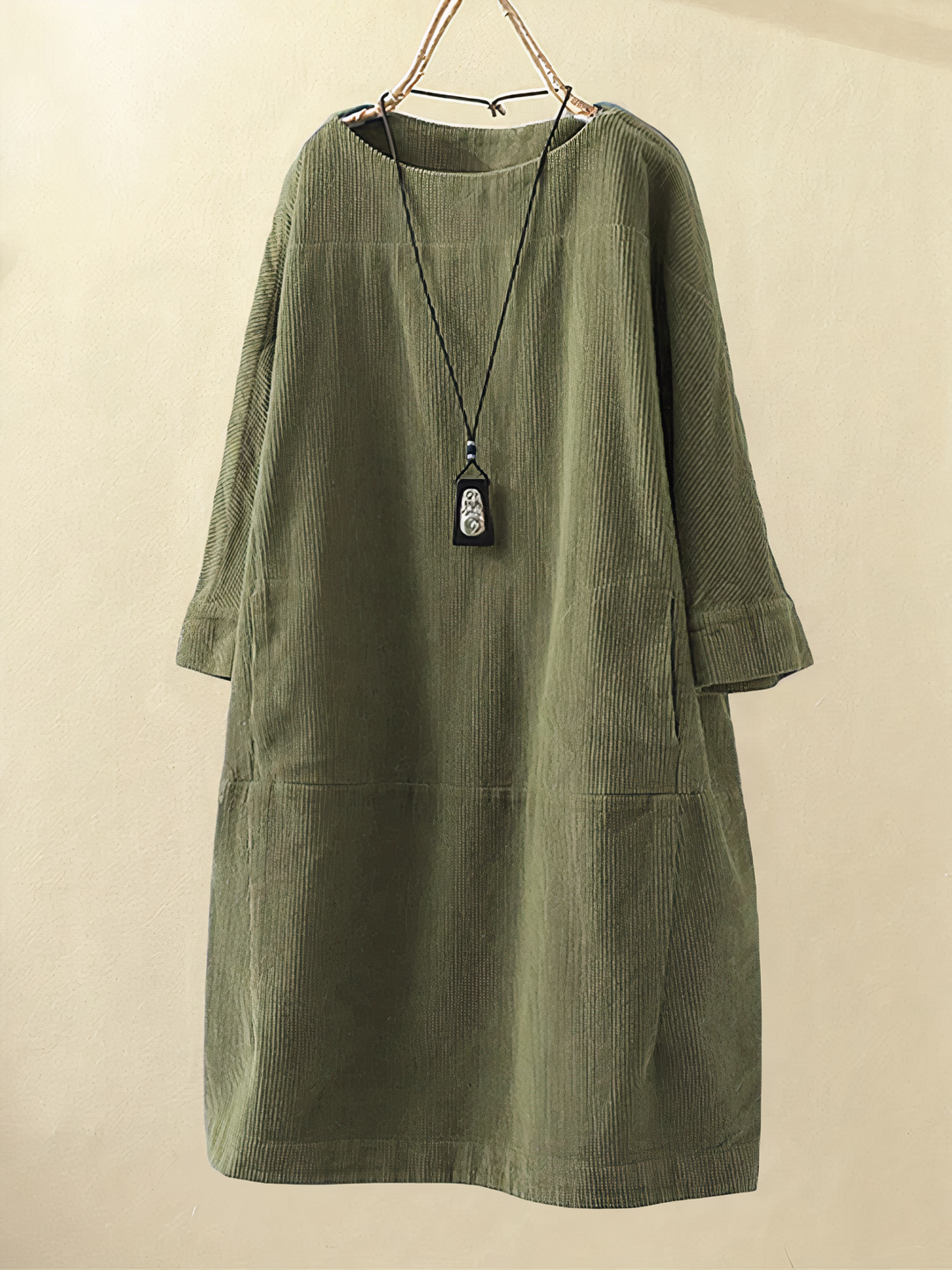 Women's chic midi dress with pockets, perfect for everyday style and comfort. Features a flattering round neck.