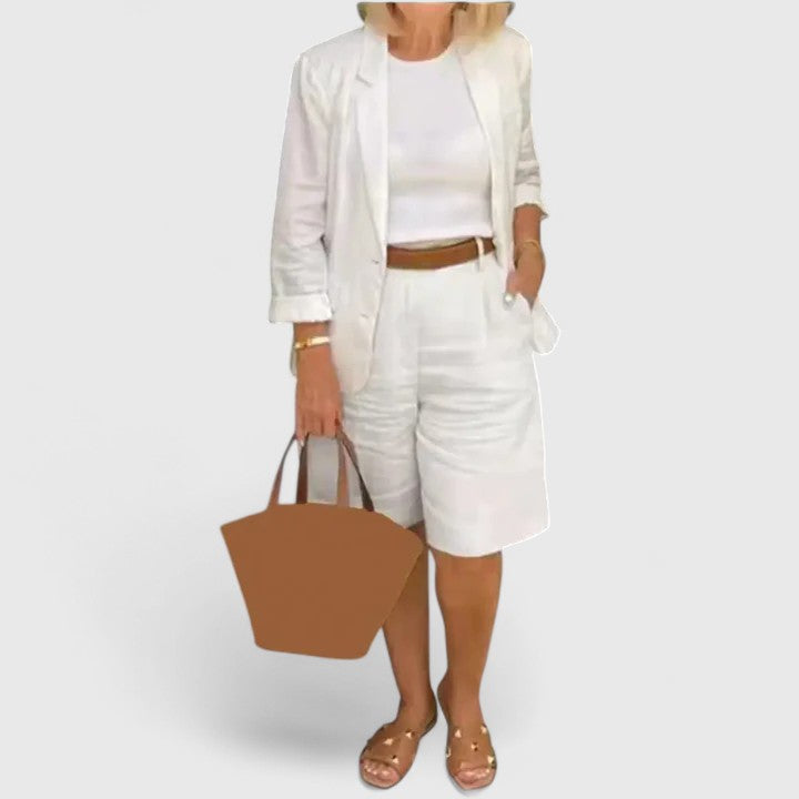Stylish women's two-piece blazer & tailored Bermuda shorts set for versatile summer fashion.