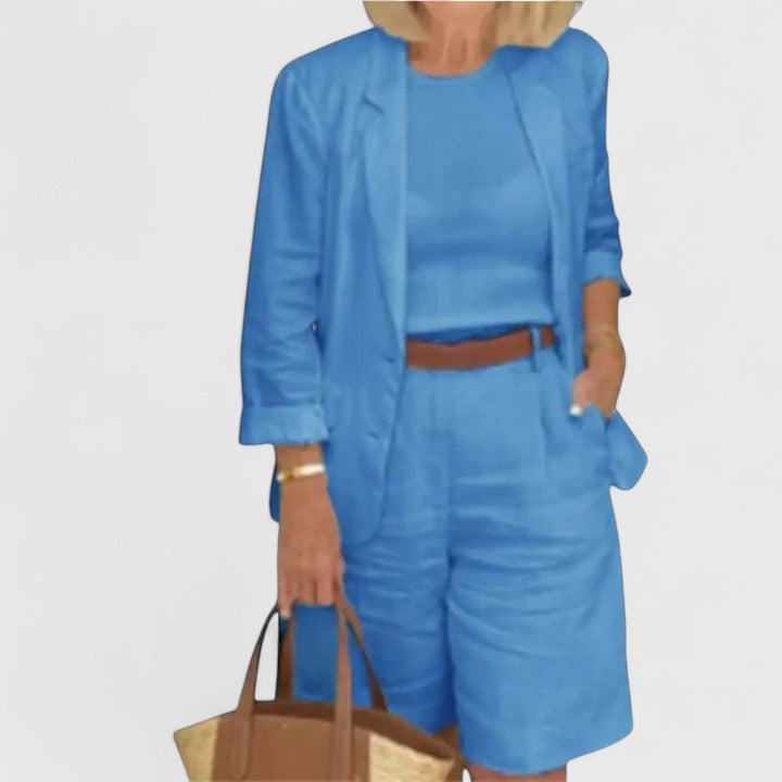 Relaxed fit women's blazer & high-waisted Bermuda shorts suit, ideal for casual chic summer outfits.