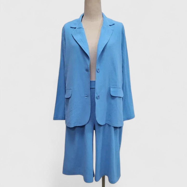 Trendy women's two-piece suit featuring a blazer and Bermuda shorts, perfect for summer fashion.
