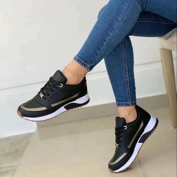 Versatile women's athletic shoes with chunky sole, designed for daily comfort, walking, and casual activities.