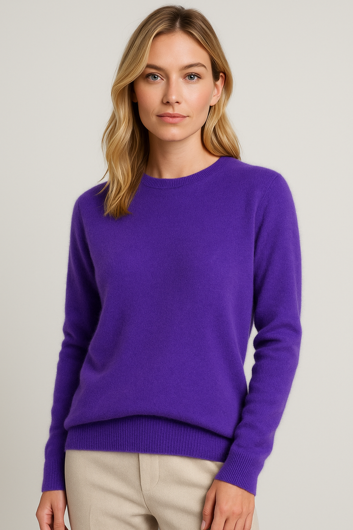 Elegant women's crew neck sweater, perfect for casual everyday wear. Comfortable long sleeve basic top.