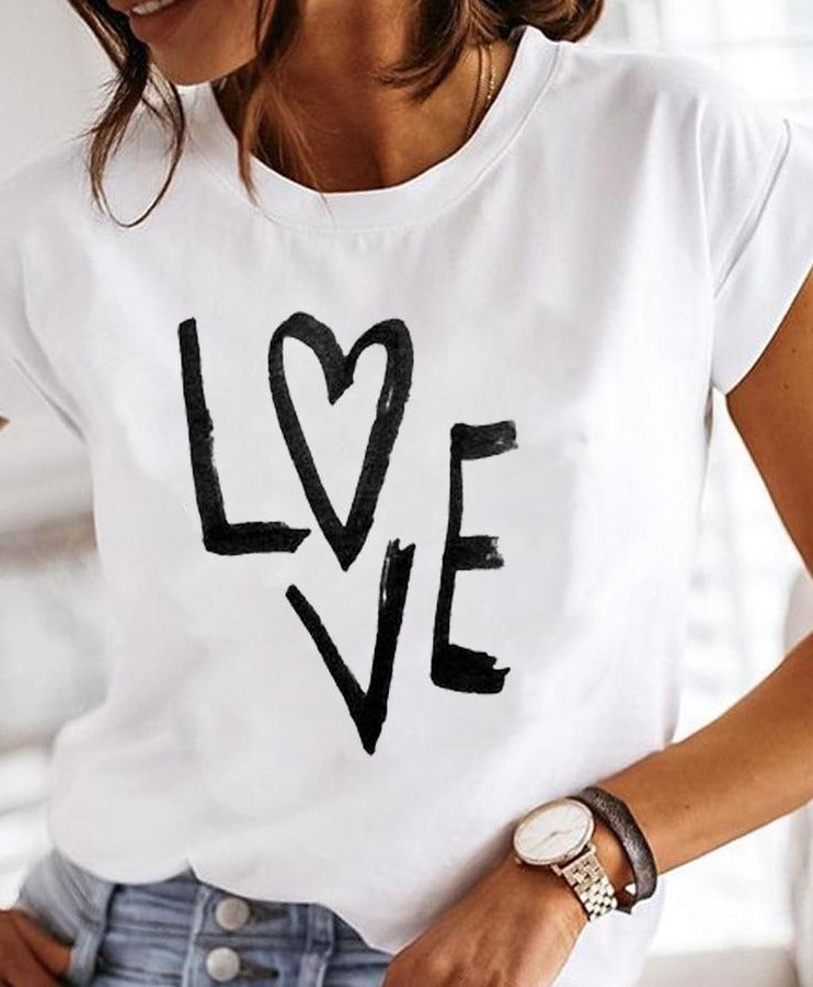 Versatile women's crew neck summer t-shirt in a relaxed fit. Effortless short sleeve top for everyday casual fashion.