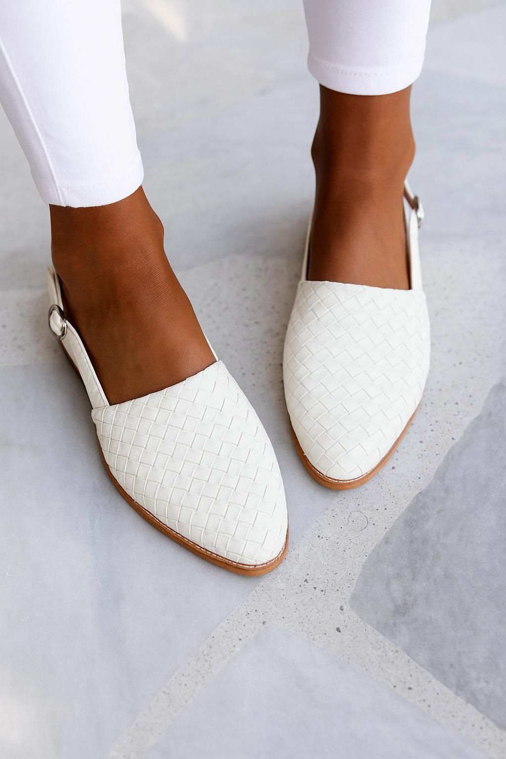 Women's backless closed toe slip-on flat mules, combining easy wear with a stylish modern look.