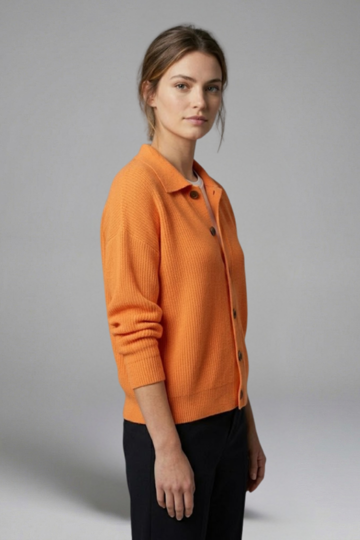 Chic women's collared long-sleeve cardigan with button front. Perfect knitwear for versatile autumn layering.