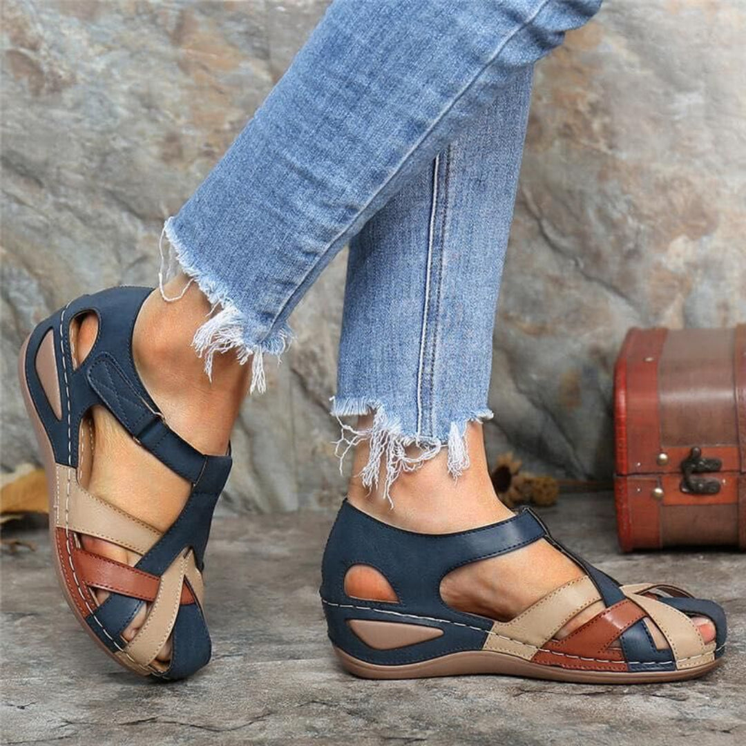 Fashionable women's colorblock closed toe flat sandals, ideal for spring and summer comfort.