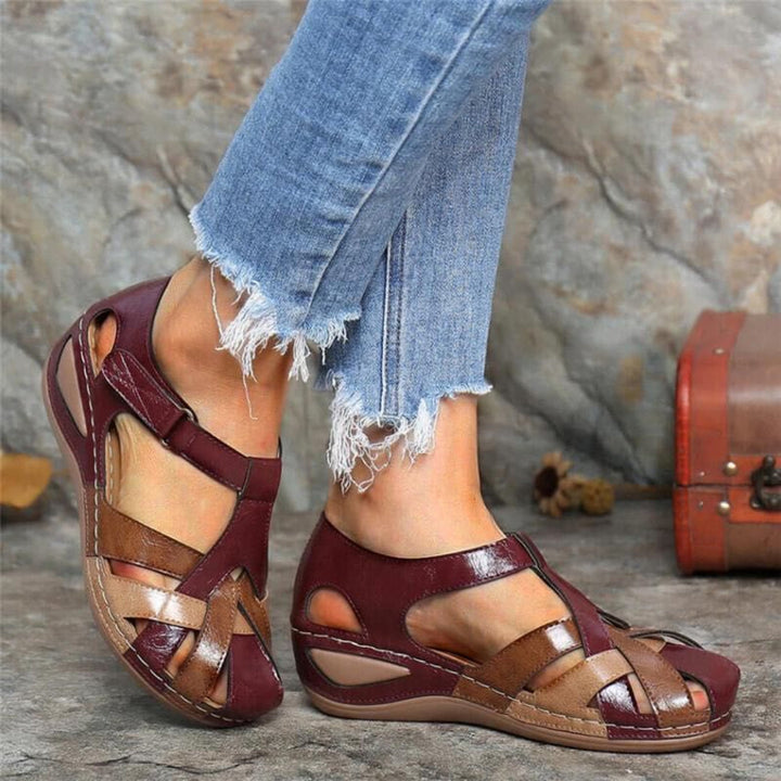 Stylish women's summer colorblock closed toe sandals, offering a blend of comfort and fashion.