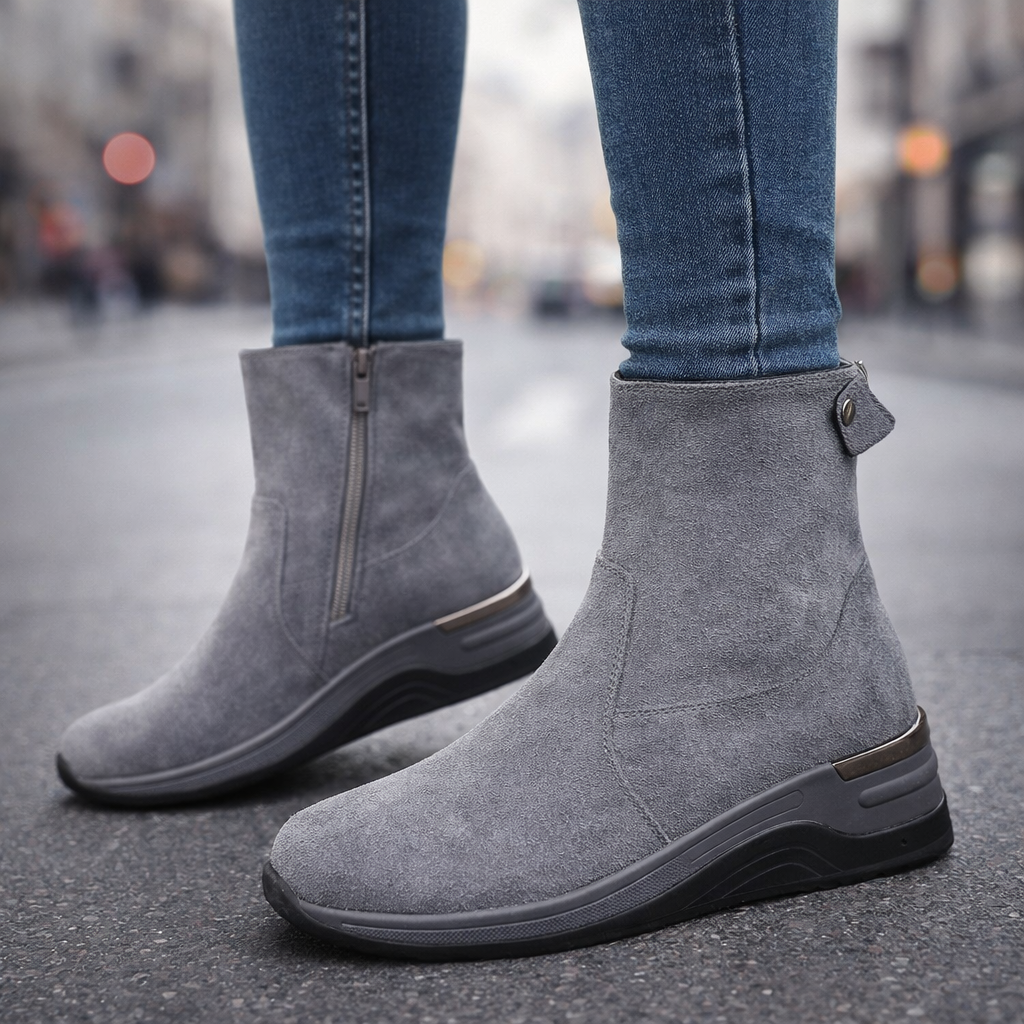 Close-up of the orthopedic support inside women's comfortable ankle boots, cushioned for everyday wear.