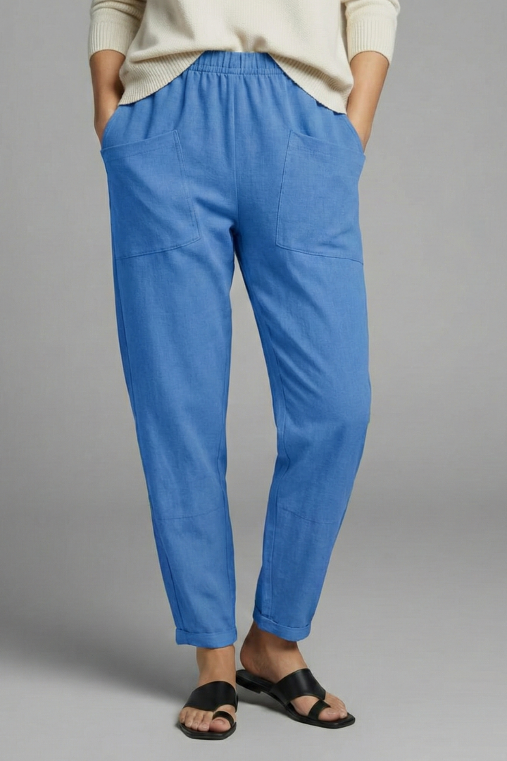 Casual women's trousers with an elastic waistband and convenient side pockets, ideal for comfort.