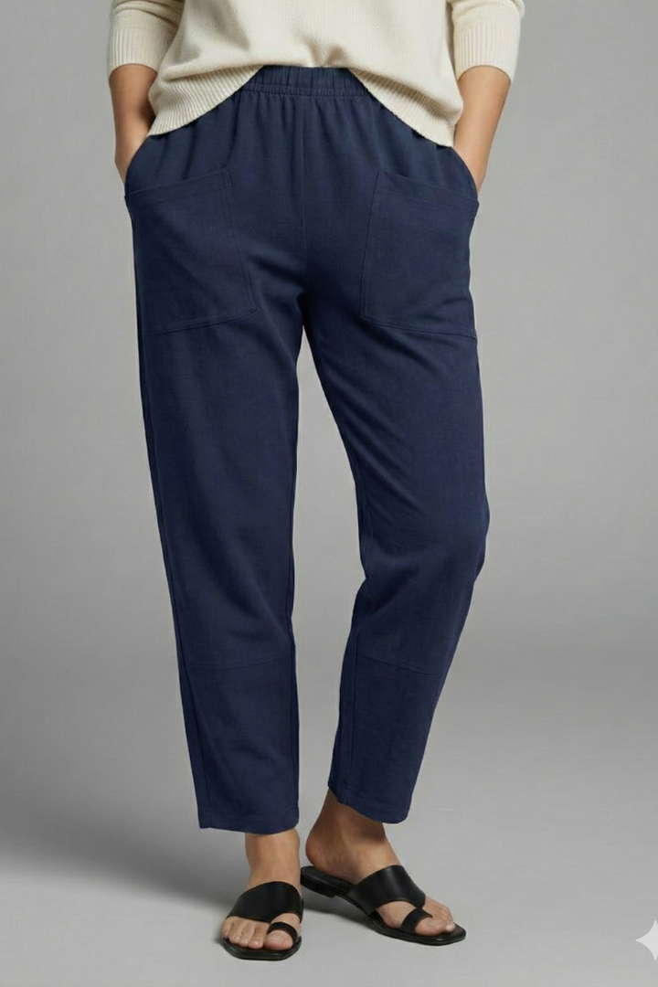 Chic women's ankle trousers, designed for comfort with an elastic waist and convenient pockets.
