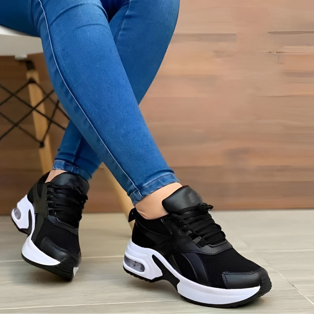 Fashionable women's casual platform sneakers, lace-up design with a chunky sole for everyday style.